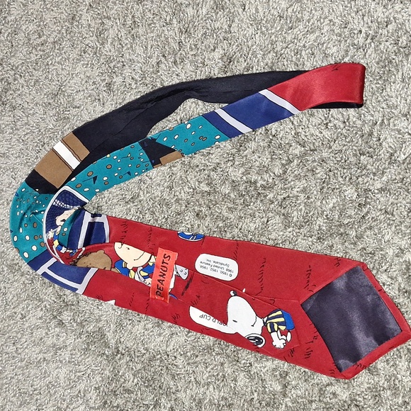Vintage PEANUTS Snoopy/Charlie Brown soccer necktie - 100% silk - Picture 3 of 9